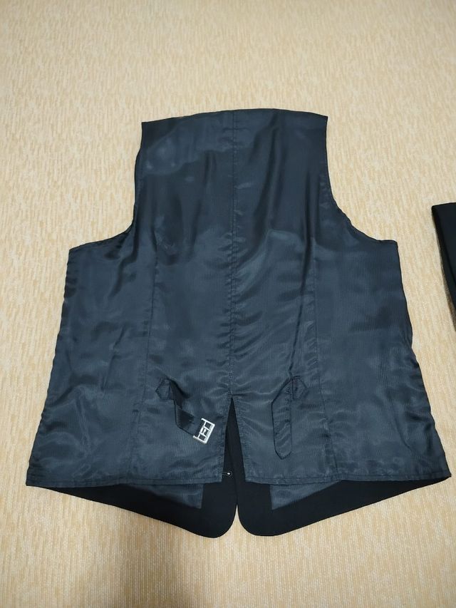 TRAJE CABALLERO NEGRO TALLA 44.