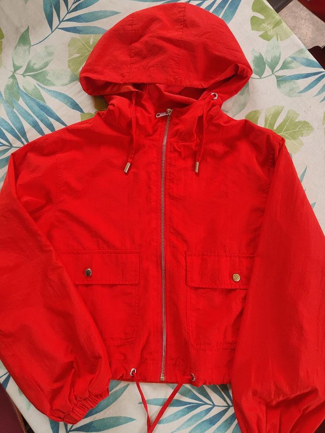 Cazadora roja entretiempo.