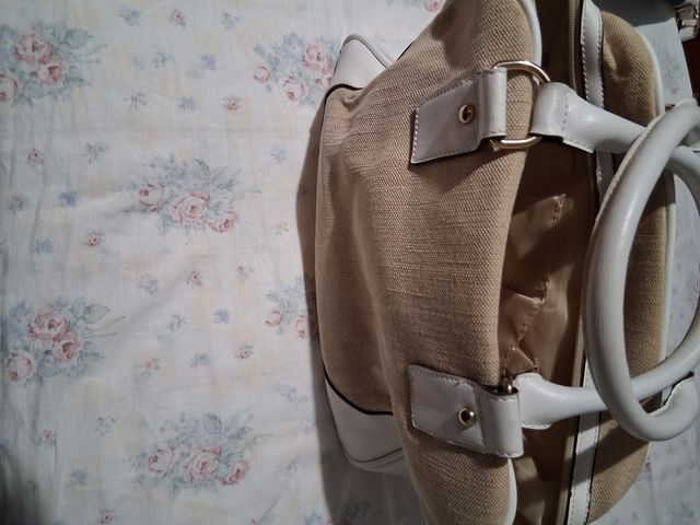 Borsa a mano di tessuto della Carpisa 