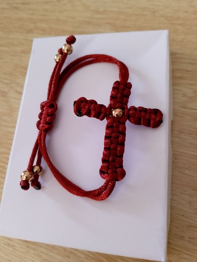 Pulsera cruz macramé marrón