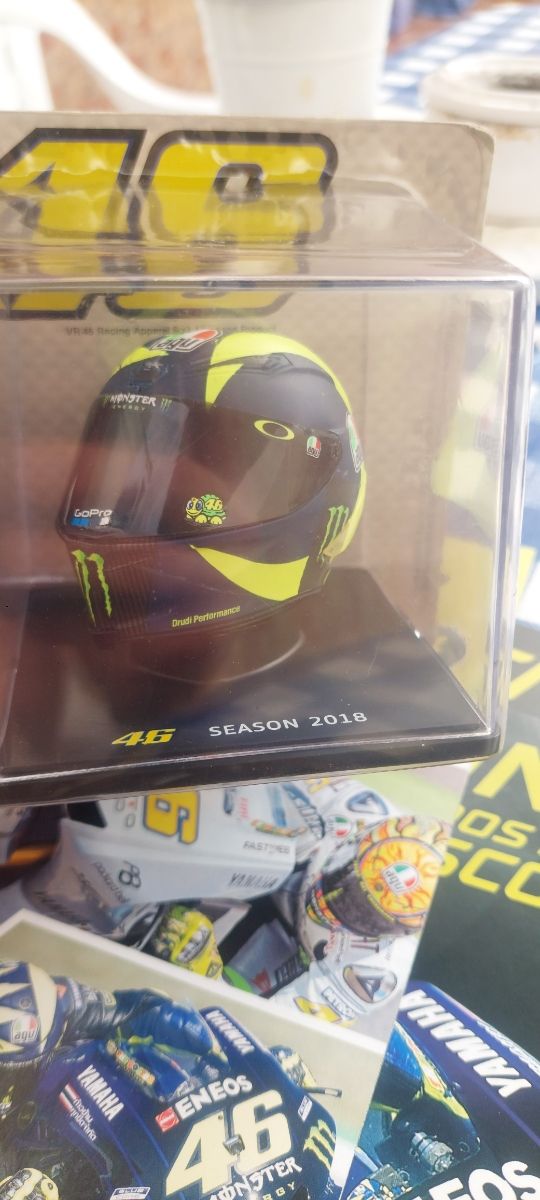 Casco Valentino Rossi 1:5 AGV 2018