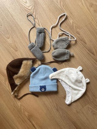 Cappelli e guanti invernali per bambini