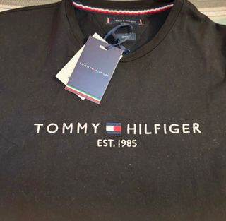 Camiseta Tommy Hilfiger negra 
Nueva con etiqueta 
