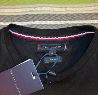 Camiseta Tommy Hilfiger negra 
Nueva con etiqueta 