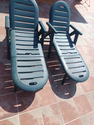 2 lettini da giardino pieghevoli