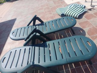 2 lettini da giardino pieghevoli