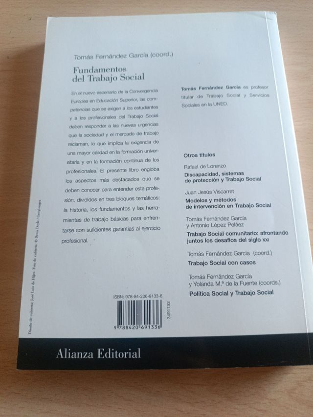 Fundamentos del Trabajo Social (El Libro Univer...