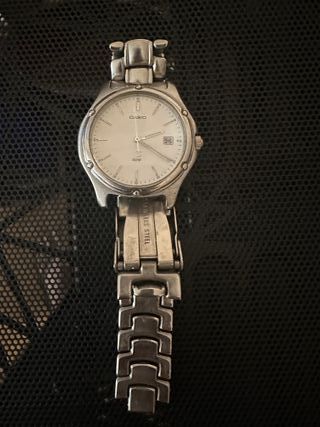Reloj CASIO plateado - 100M