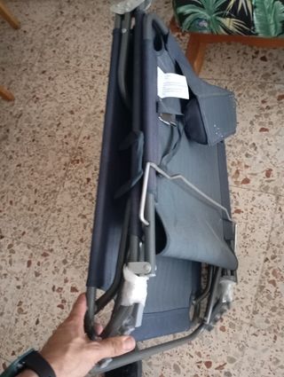 Tumbona azul plegable de aluminio - casi nueva