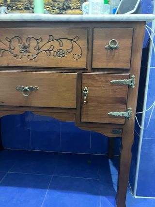 Mueble baño antiguo con mármol