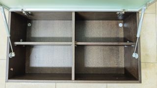 Estantería con puerta para baño