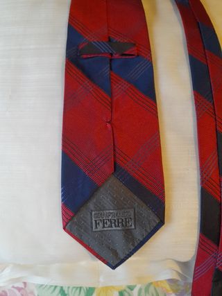 Corbata Gianfranco Ferré seda azul-roja