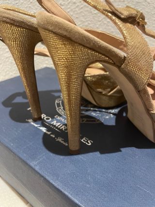 Zapatos Pedro Miralles dorados