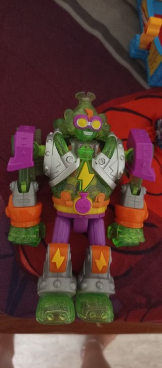 Lote SuperThings: figuras y vehículos