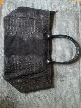 Bolso tote piel negra efecto cocodrilo