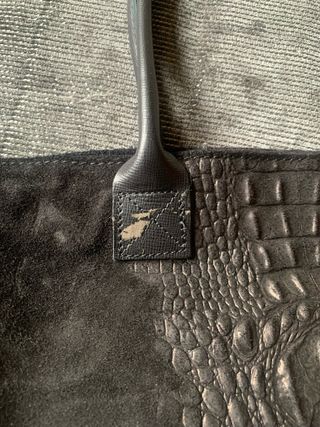 Bolso tote piel negra efecto cocodrilo