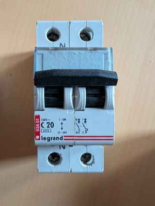 Interruptor magnetotérmico Legrand 20A