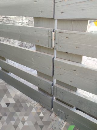 Separador jardín - Pallets grises