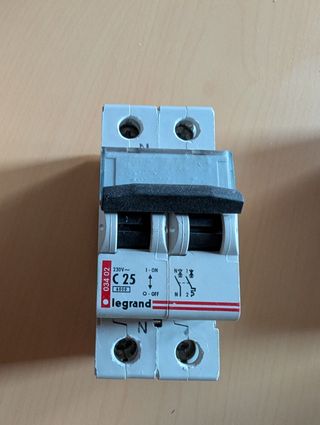 Interruptor magnetotérmico Legrand 25A