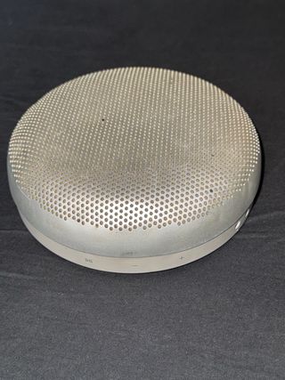Altavoz Bang & Olufsen plateado