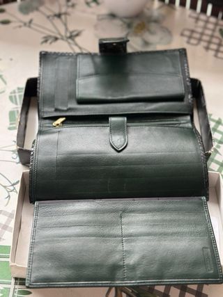 Cartera de piel verde