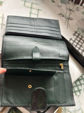Cartera de piel verde