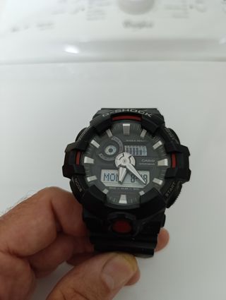 Reloj Casio G-Shock negro y rojo