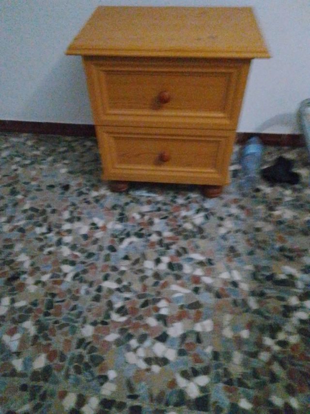 1 Mesita noche 2 cajones madera