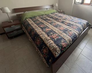 Letto matrimoniale legno + comodini