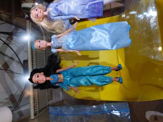 4 barbies Muñecas Disney - Frozen, Cenicienta, Jas