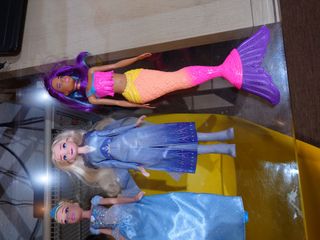 4 barbies Muñecas Disney - Frozen, Cenicienta, Jas