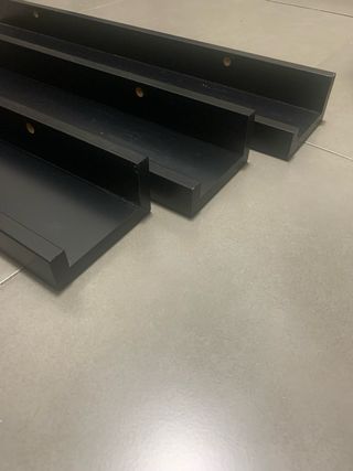 3 baldas negras - Estanterías de pared
