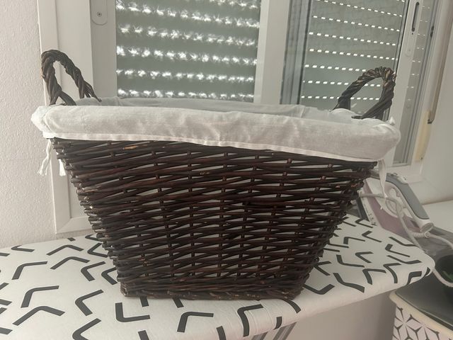 Cesta mimbre marrón - Ropa