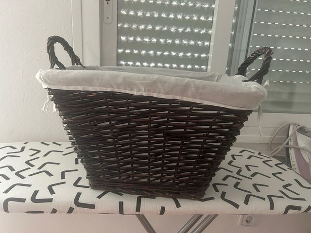 Cesta mimbre marrón - Ropa