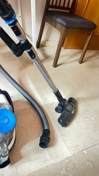 Aspiradora Philips PowerPro Compact