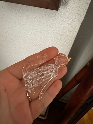 Figuras de cristal dorado y transparente