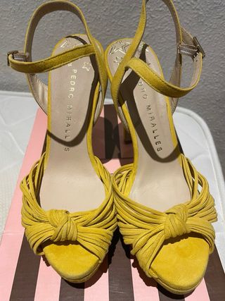 Sandalias Pedro Miralles amarillas, talla 38