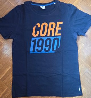 Camiseta negra y azul - CORE 1990