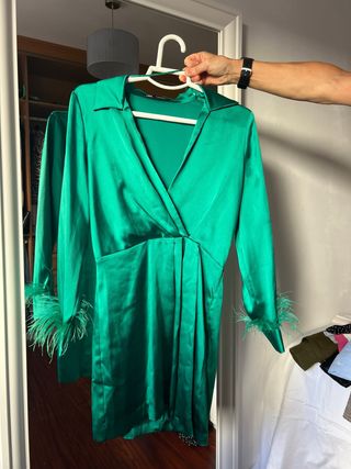 Vestido verde satinado Zara