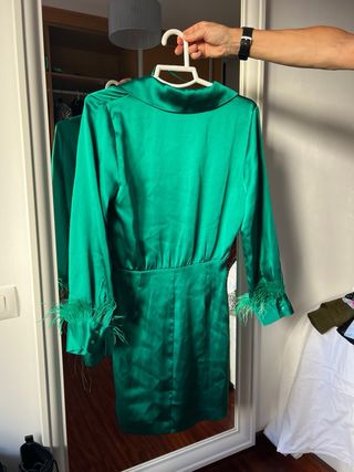 Vestido verde satinado Zara