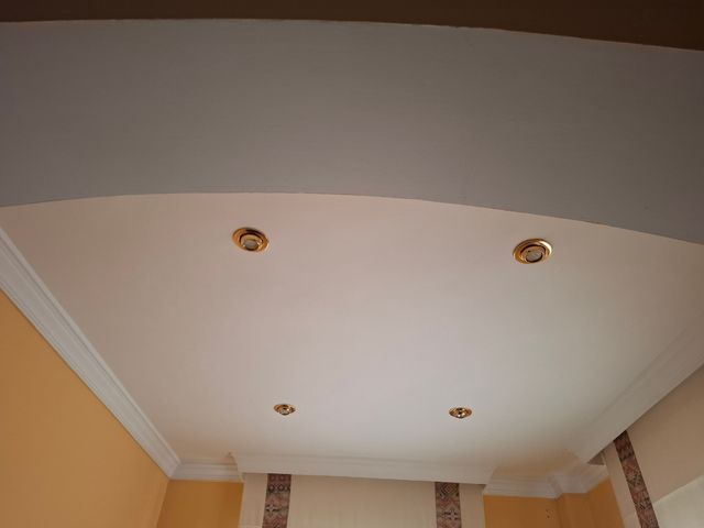 15 Focos ojo de buey dorados
Bombillas incuidas