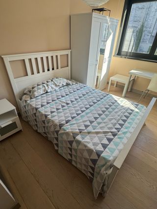 Cama Hemnes Ikea color blanco, medidas 160x200