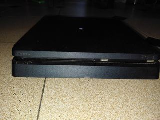PS4 (PlayStation 4) negra