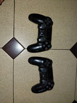 PS4 (PlayStation 4) negra