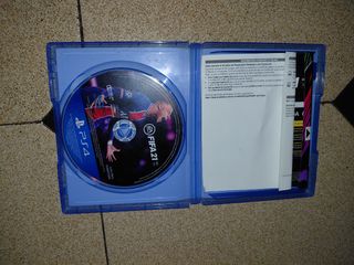 PS4 (PlayStation 4) negra