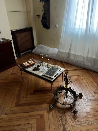 Mesa centro mármol + candelabro dorado