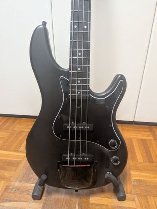 Basso 4 corde Yamaha modello BB 350