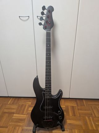 Basso 4 corde Yamaha modello BB 350