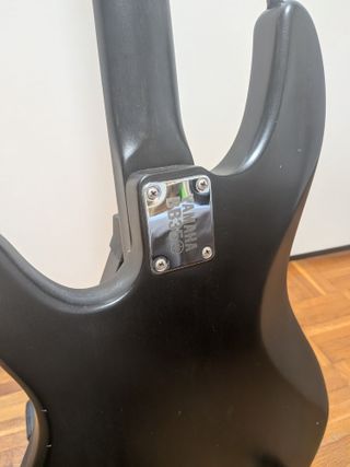 Basso 4 corde Yamaha modello BB 350