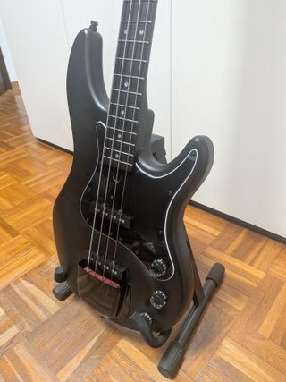 Basso 4 corde Yamaha modello BB 350